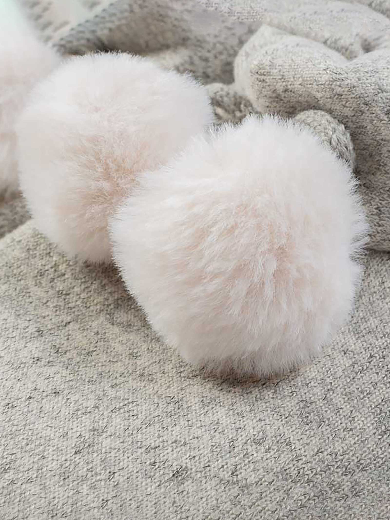 Pantofole Unisex con Pompon - Comfort Elegante per Casa - Image 4